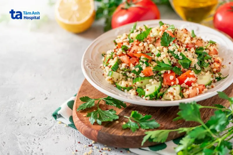 Bố mẹ có thể trộn hạt quinoa vào các món ăn hàng ngày